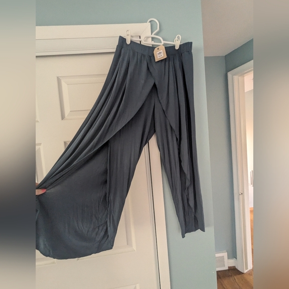 BOHO CROPPED TULIP STYLE LOUNGE PANTS - Picture 2 of 7